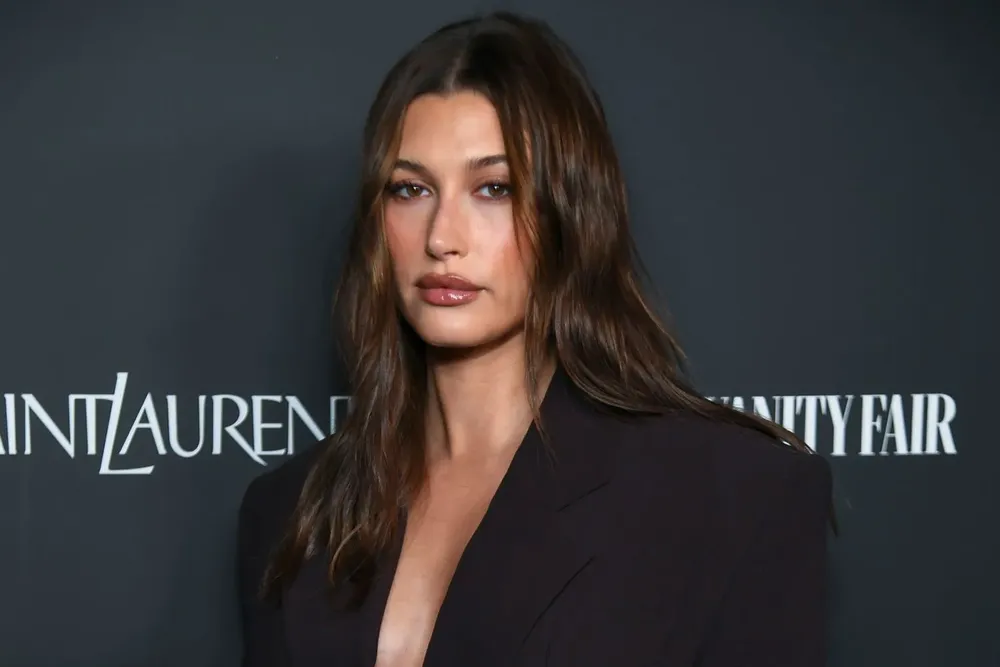 Hailey-Bieber--Saint-Laurent-vanity-fair-oscar-party-030824-tout-3df1693b219b4ebc860fd8f84ab4d709
