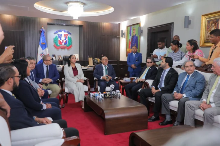Congreso-solicita-al-presidente-Abinader-extender-legislatura-para-concluir-estudio-del-Codigo-Penal-728x485