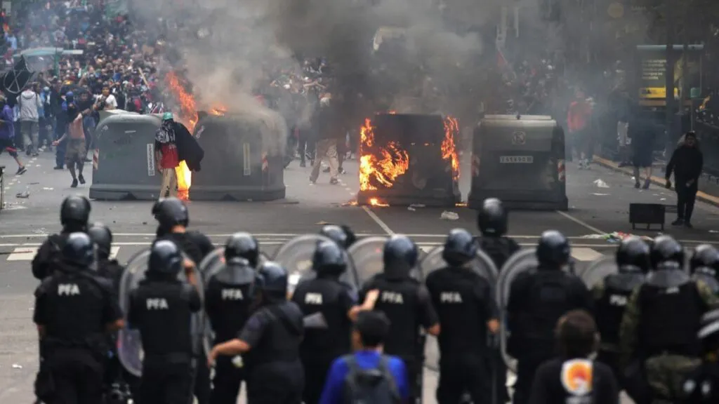 represion-en-argentina-jubilados-1024x576