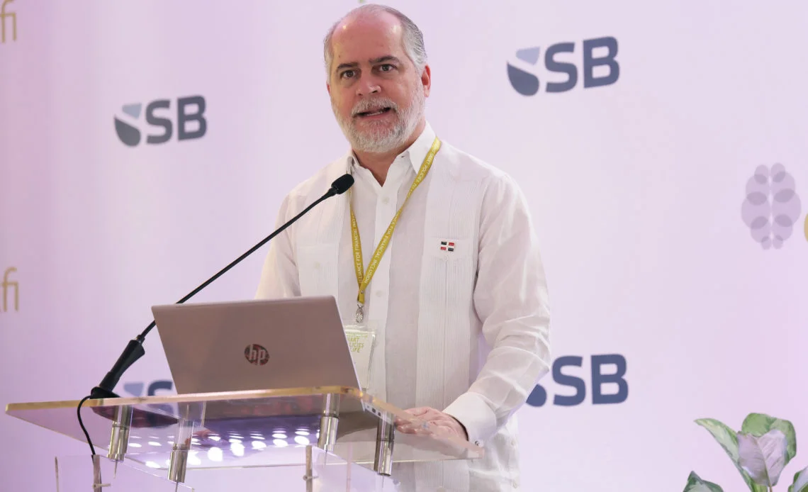 Alejandro-Fernández-W.-1140x694