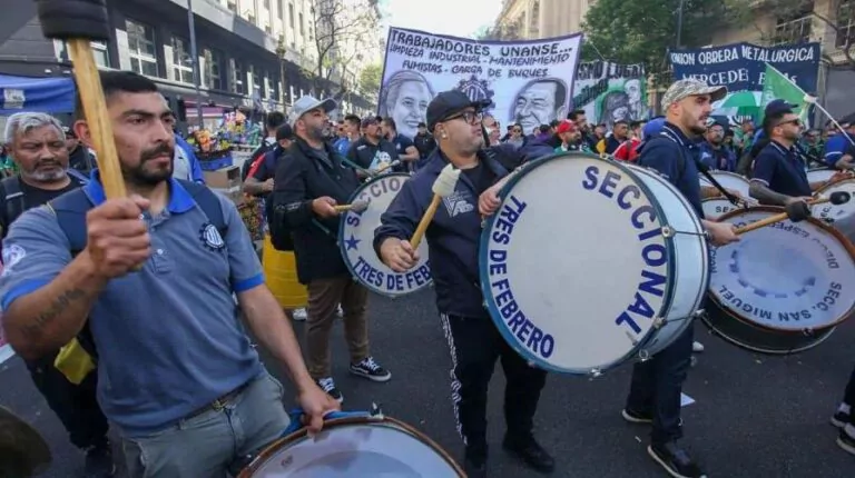 marcha-contra-la-reforma-laboral-en-argentina_1-focus-0-0-896-504-768x430
