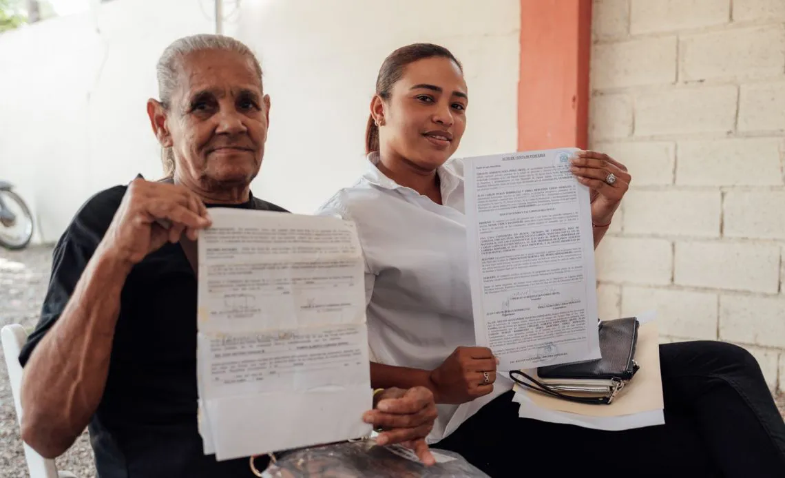 MIVED-ENTREGANDO-TITULOS-1140x694