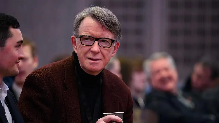 Peter-Mandelson-vinculado-con-Epstein