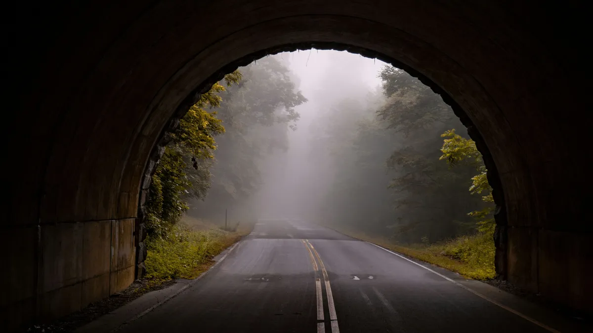 tunel-unsplash_2947
