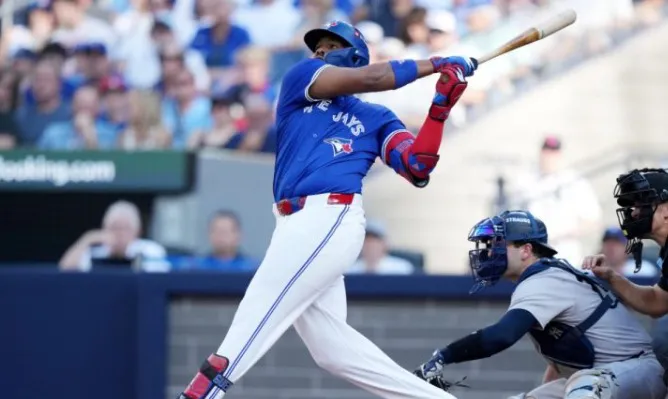 Los-Blue-Jays-aplastan-a-los-Yankees-en-Juego-1-de-Serie-Divisional-LA