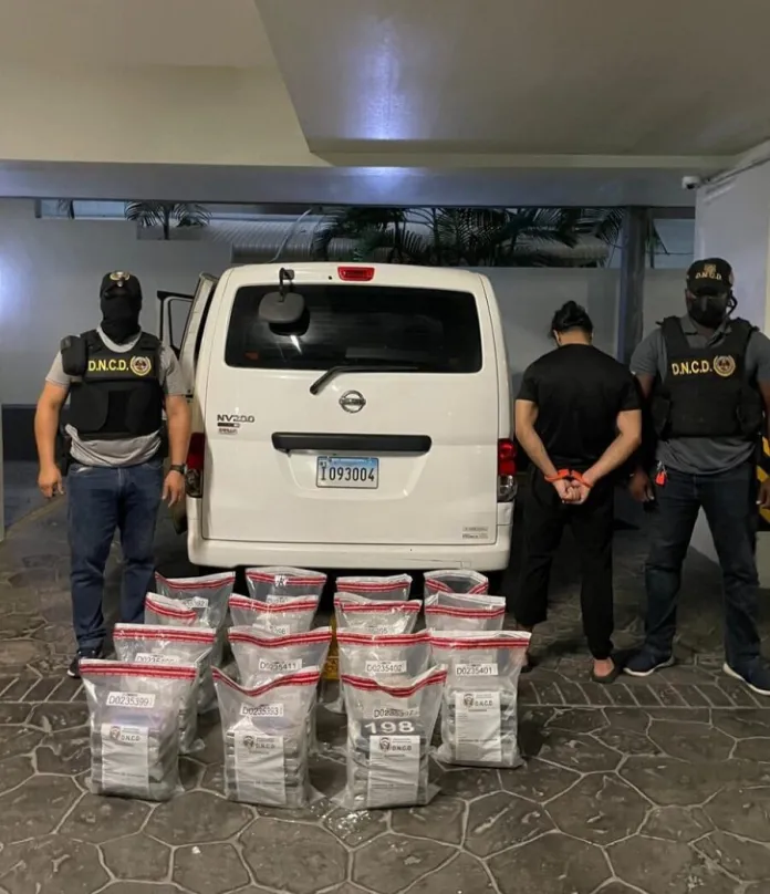 Operativo-DNCD-renacimiento-900x1045-1