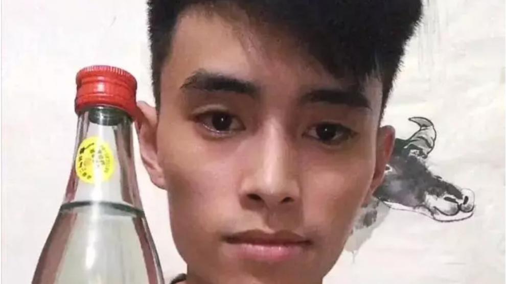 zhongyuanhuangge-muere-por-ingesta-de-alcohol-en-directo