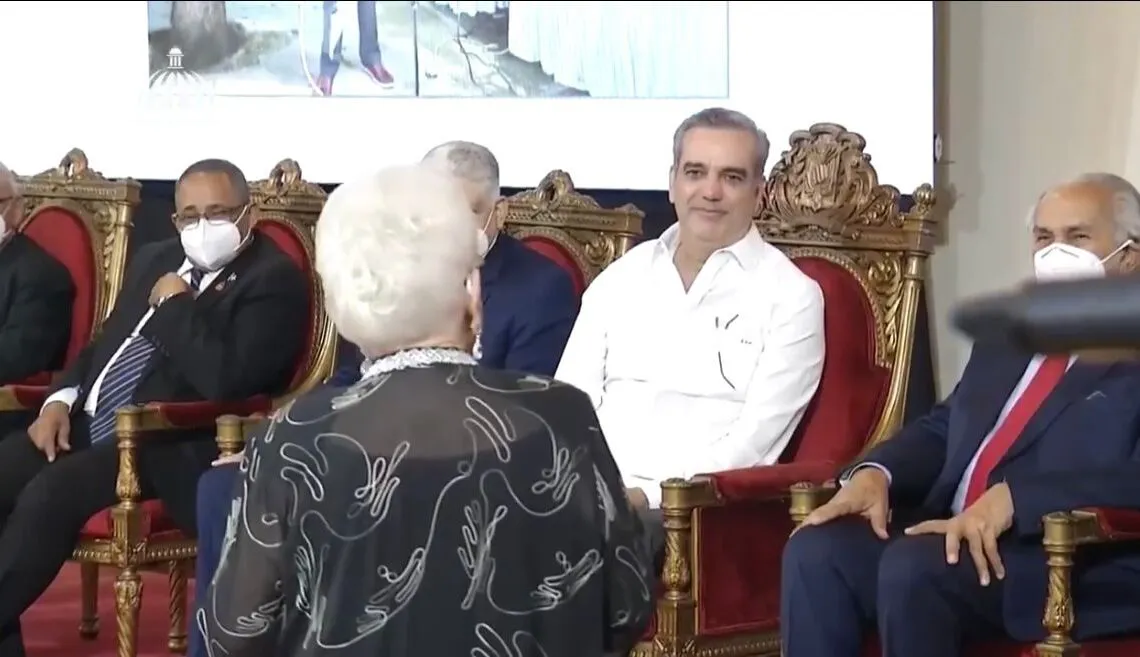 MAria-Cristina-Camilo-y-Luis-Abinader-1140x657
