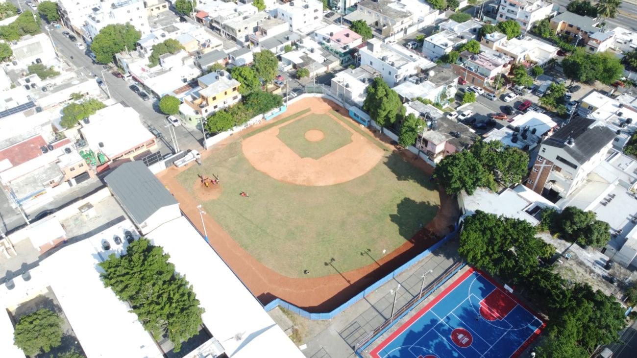 PIE DE FOTO 2 Vista áerea del estadio de beísbol del Liceo Victor Garrido Puello, entregado por el Instituto Nacional de Educación Física (INEFI) en el sector INVI, del Distrito Nacional.