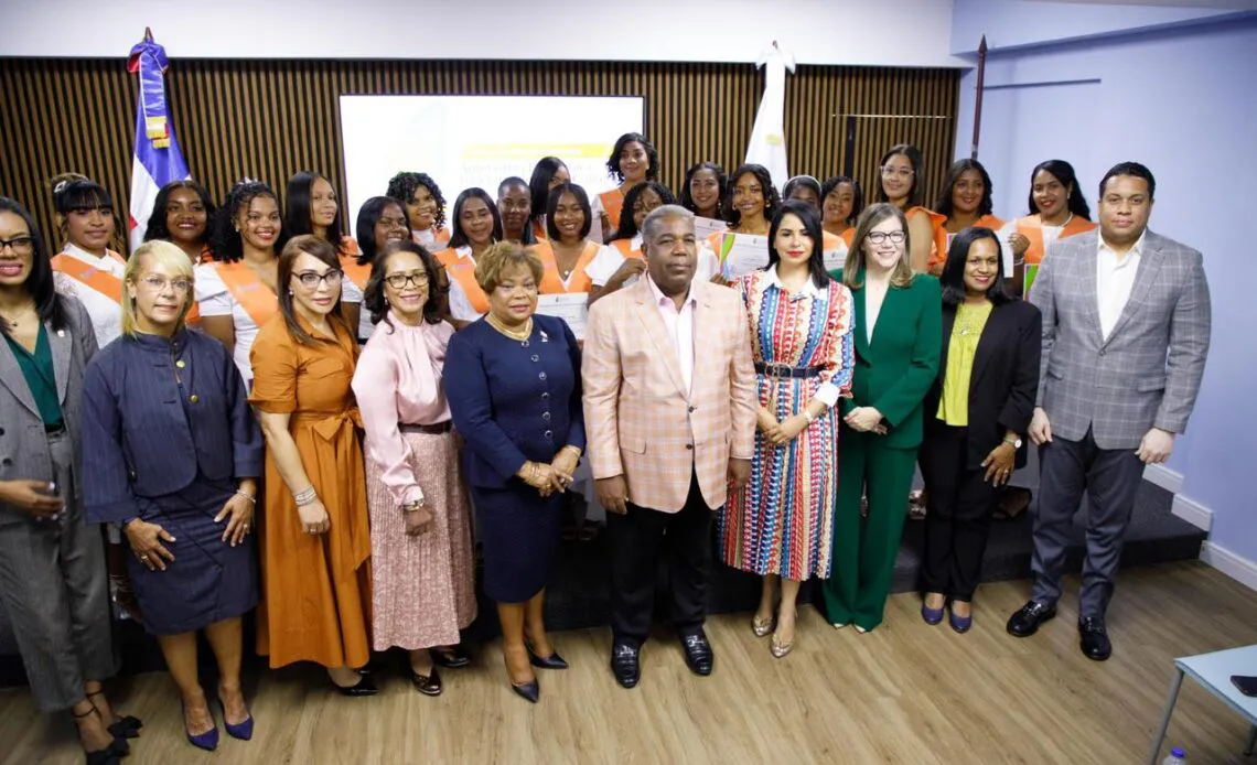 Gabinete-de-Politica-Social-impulsa-la-autonomia-economica-de-la-mujer-dominicana-1140x694
