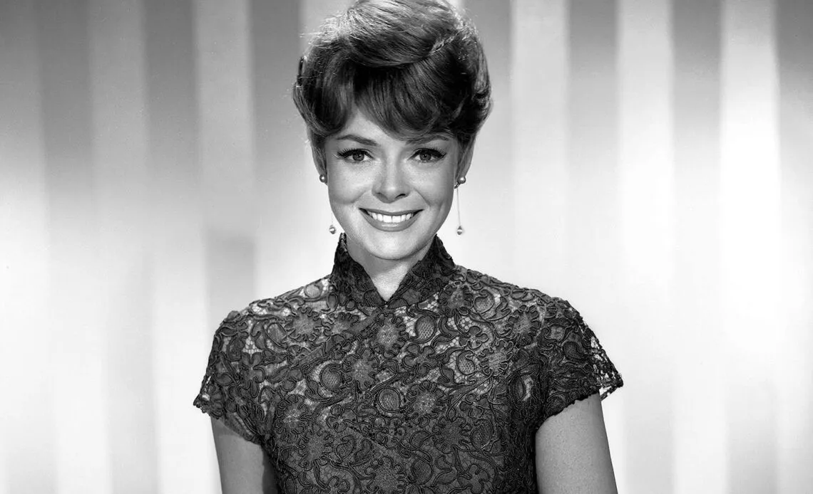 June-Lockhart-who-plays-Maureen-Robinson-on-the-TV-show-LOST-IN-SPACE-121124-763d113db5e14d6782989ec65208accc-1140x694