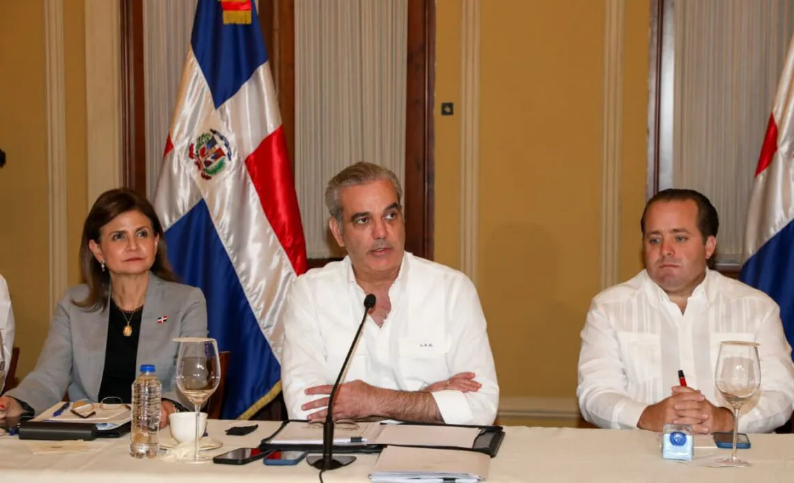 Luis-Abinader-1140x694 (2)