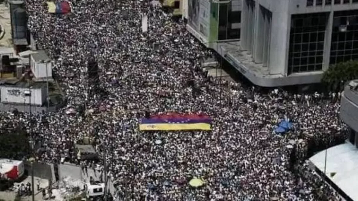 venezolanos-salen-a-las-calles-a-recordar-el-ultimo-triunfo-electoral-de-chavez-20261007-165606-OhRM-1200x675