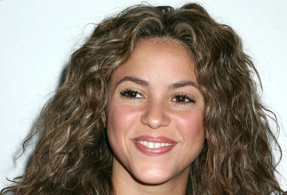 2433-Shakira-Marzo-27-2006-76465-e1679894776671