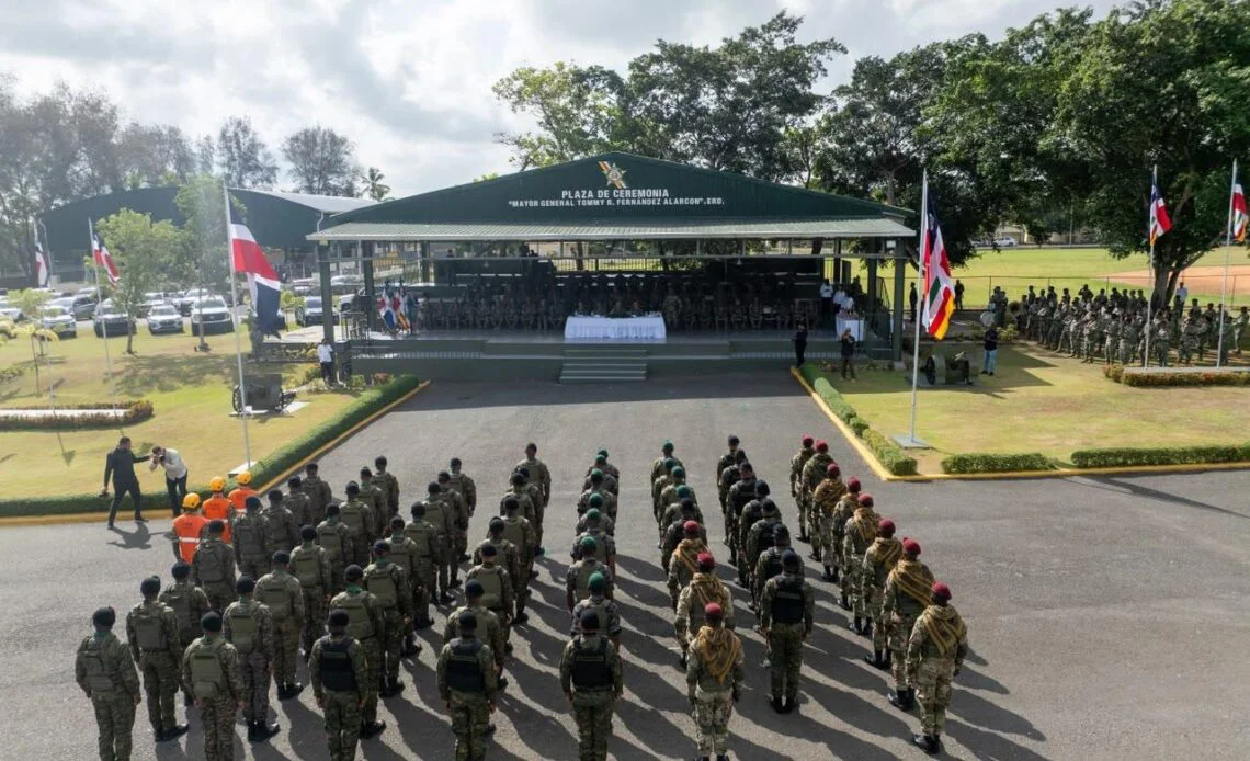 mas-de-diez-mil-dominicanos-intentaron-ingresar-al-ejercito-y-la-fuerza-aerea-1140x694