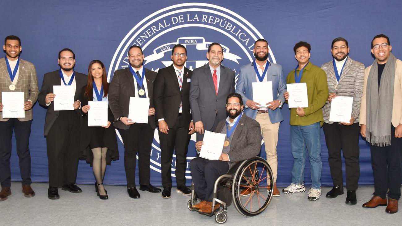 14 jóvenes dominicanos en Nueva York reconocidos por el Ministerio de la Juventud y Consulado en NY