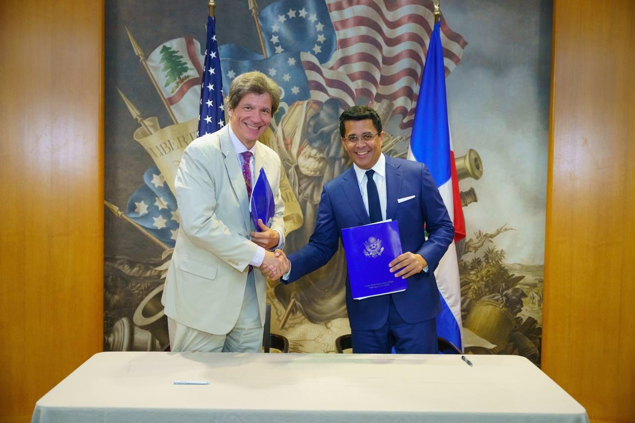 República Dominicana y Estados Unidos cierran acuerdo de cielos abiertos