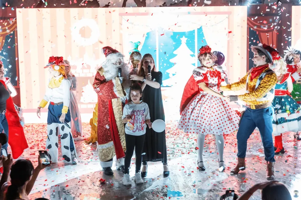 Carolina-Mejia-organiza-show-navideno-para-ninos-de-Capotillo-Las-Canitas-y-Simon-Bolivar