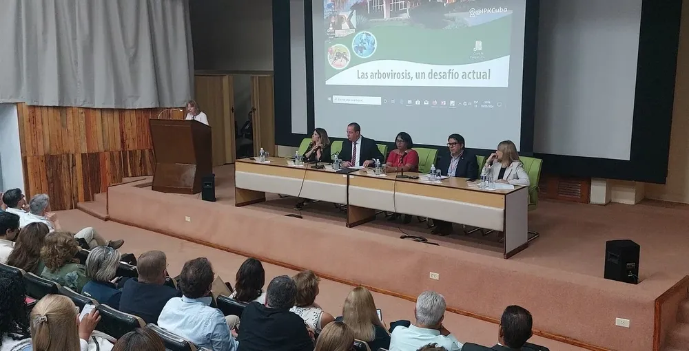 apertura-curso-internacional-dengue-cub-2024-1500x765_2