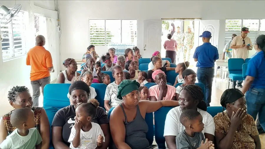 🩺 ¡Llevando salud y esperanza a las comunidades! 💙❤️Por instrucciones del doctor Rafael Burgos (2)