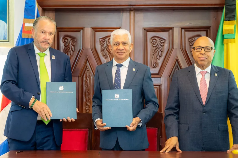 Senado-de-RD-y-Parlamento-de-Jamaica-firman-acuerdo-para-desarrollo-de-relaciones-scaled