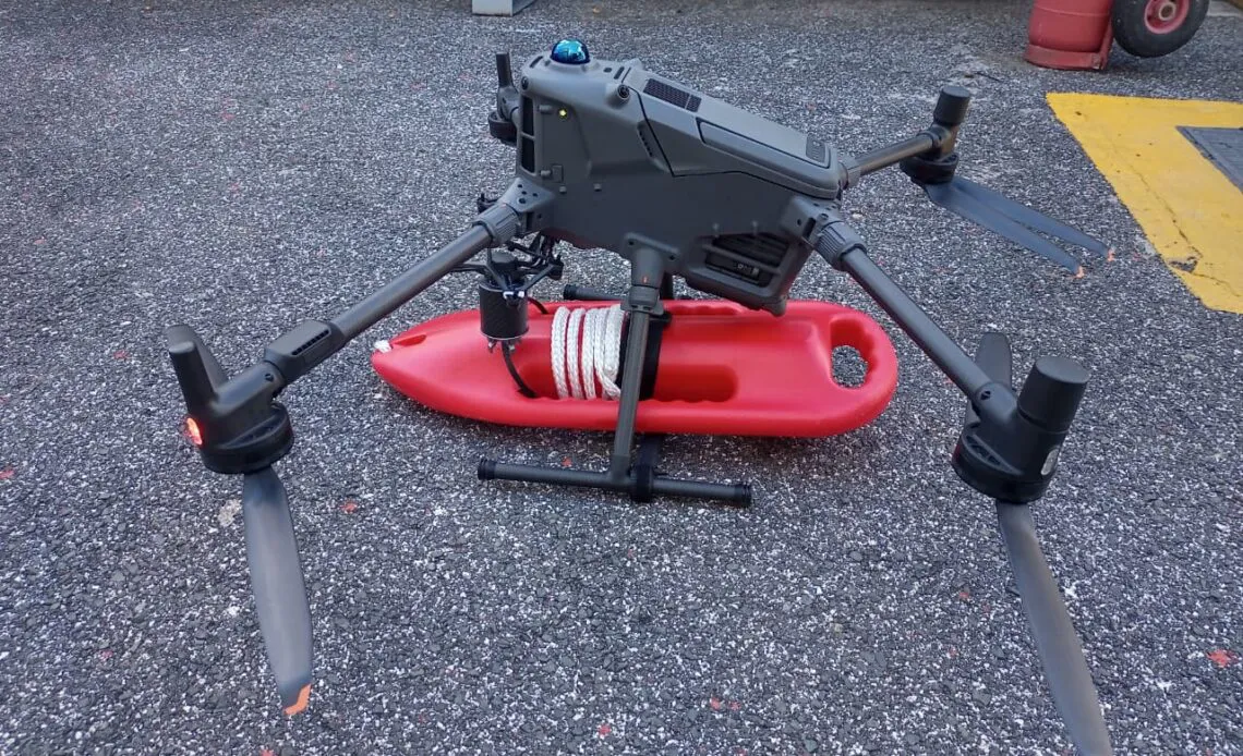 Dron-con-salvavida-1140x694