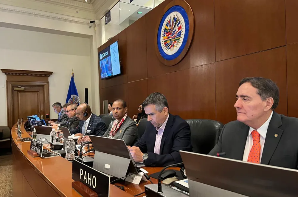 paho-director-presents-report