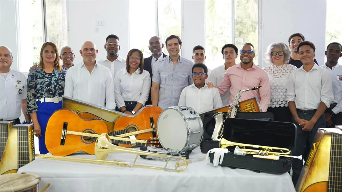 programa-donacion-instrumentos-musicales-en-la-romana-4bff11ef-focus-0-0-1200-675