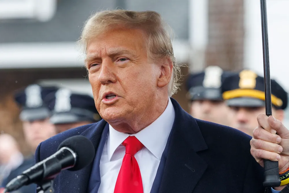 EA4790-USA-TRUMP-POLICEMAN-WAKE