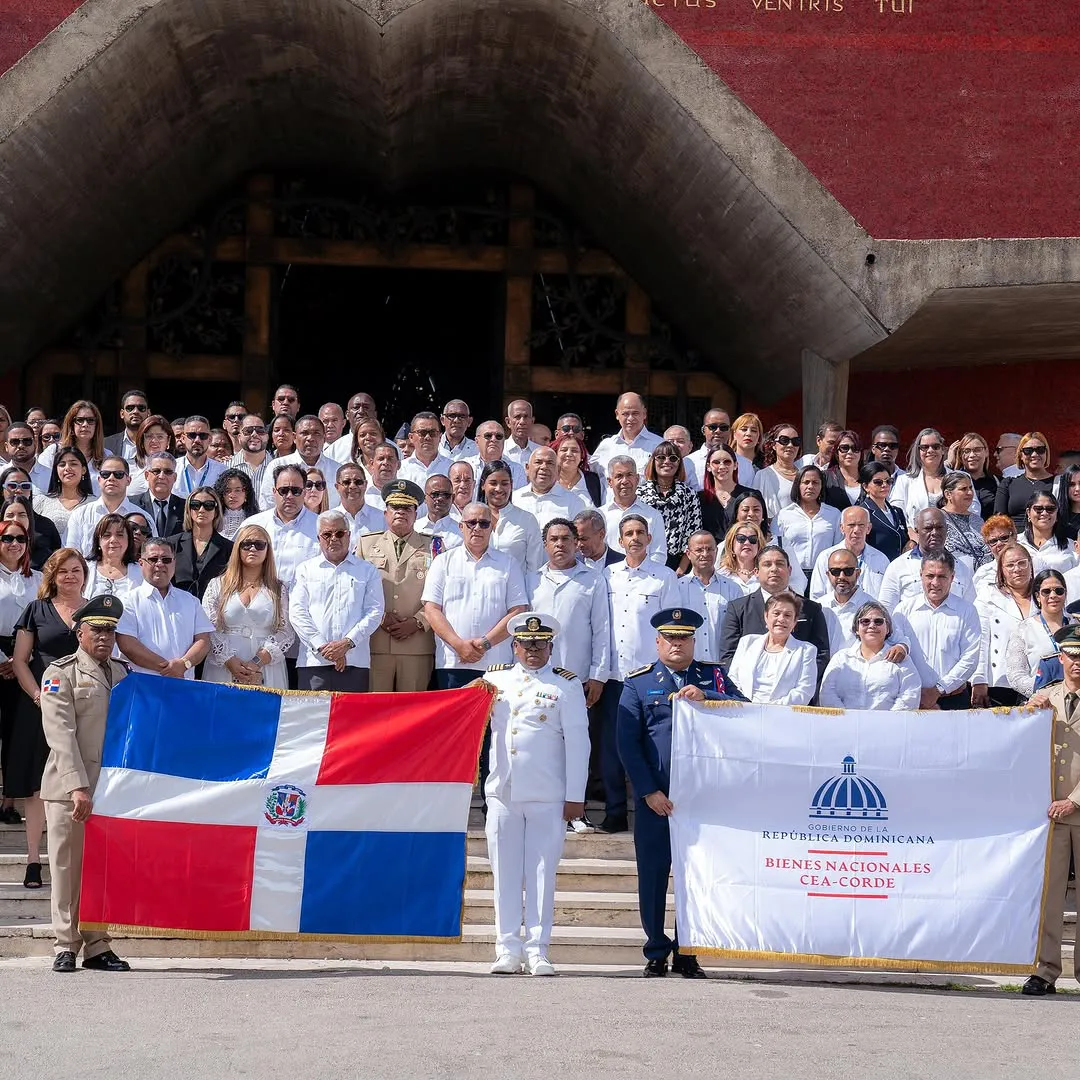 Acción de Gracias en la Basílica de Higüey   Este domingo, en una solemne eucaristía encabezada por monseñor Jesús Castro Marte, rendimos homenaje a Nuestra Señora de La Altagracia, agradeciendo por los logr (7)