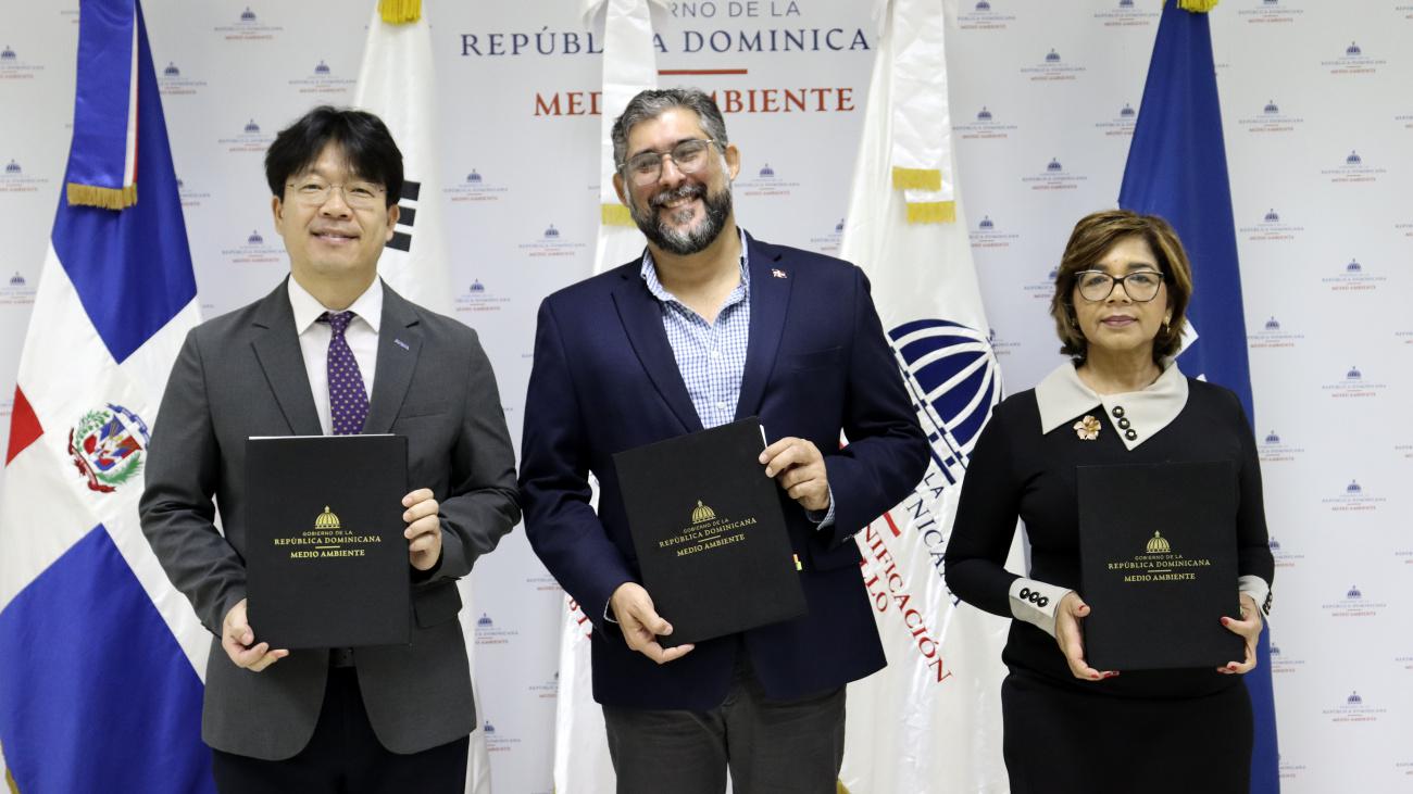 Joonsung Park, Federico Franco y Olaya Dotel.