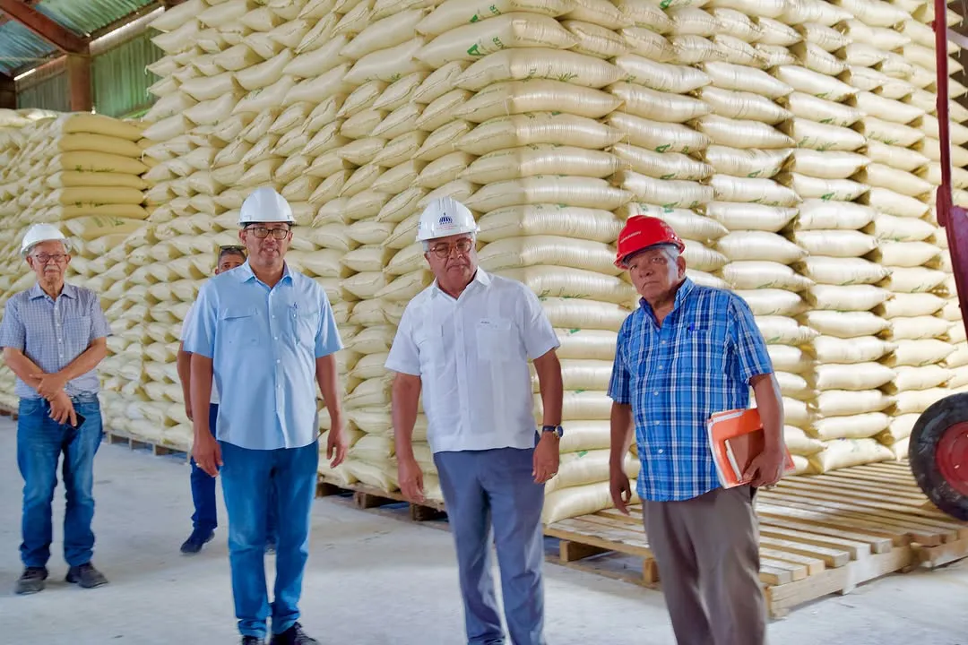 Supervisión en el Ingenio Porvenir Este viernes, el Dr. Rafael A. Burgos Gómez, director general de @dgbnrdo y @cea_rd, realizó una visita de supervisión para evaluar los avances en el remozamiento y repa (1)