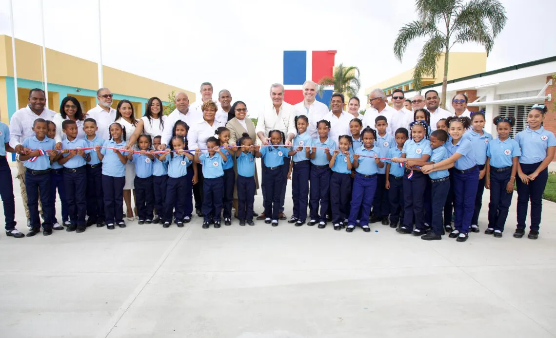 Abinader-inaugura-2-1140x694