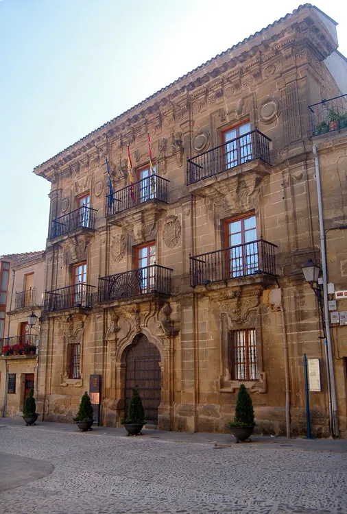 PUEBLOS-BRIONES-AYUNTAMIENTO.-Briones-La-Rioja-9-7-2008.-Fachada-del-Ayuntamiento-de-Brione