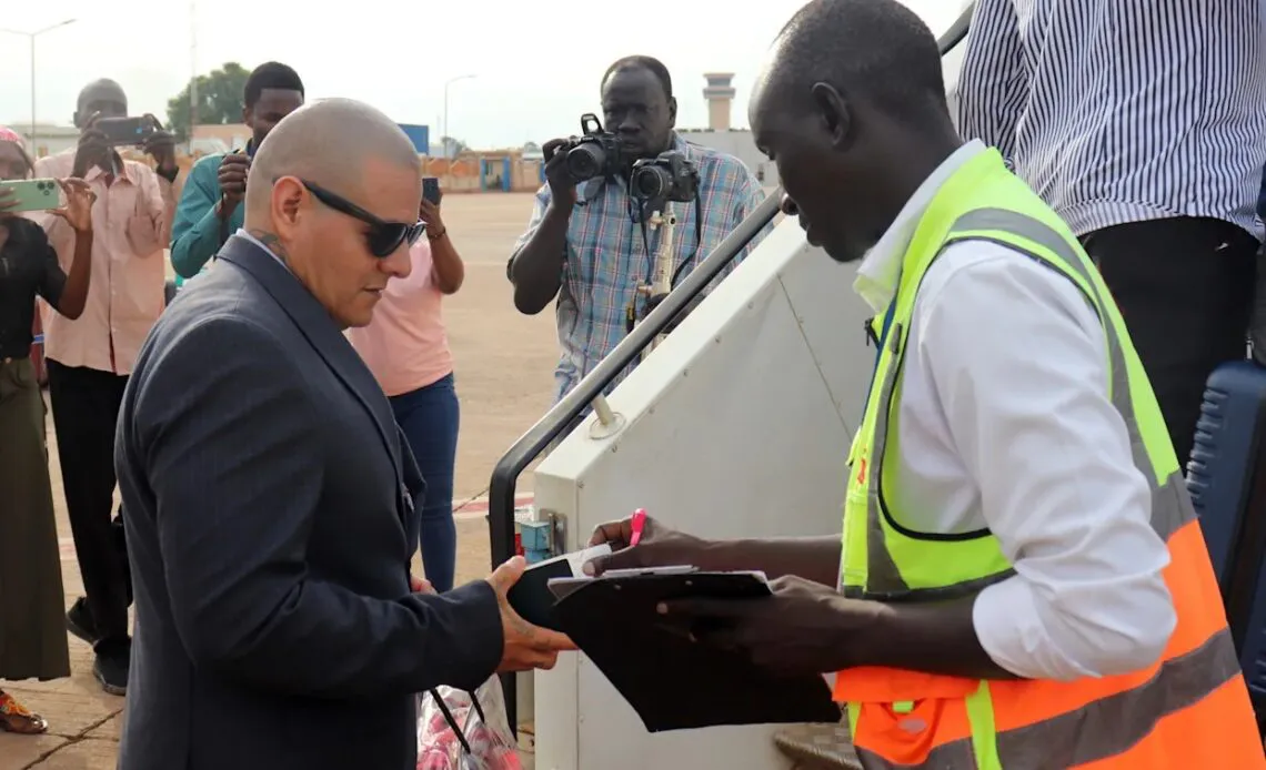Jesus-Munoz-Gutierrez-un-migrante-mexicano-deportado-hace-meses-por-Estados-Unidos-a-Sudan-del-Sur-como-parte-de-una-serie-de-medidas-contra-la-inmigracion-ilegal-1140x694