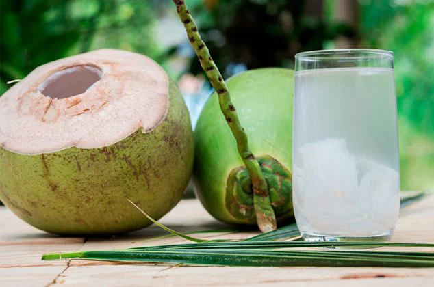 beneficios-agua-de-coco-para-piel-634x420