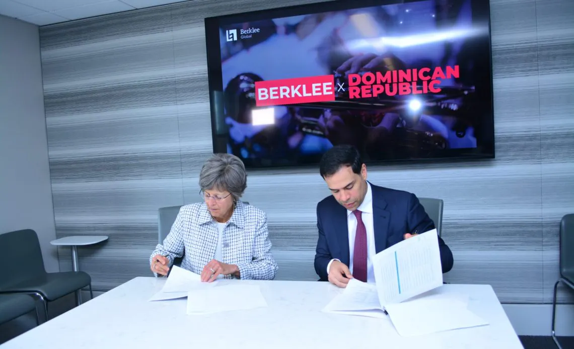 El-Ministerio-de-Cultura-de-la-Republica-Dominicana-MINC-y-Berklee-College-of-Music-suscribieron-un-acuerdo-de-cooperacion--1140x694