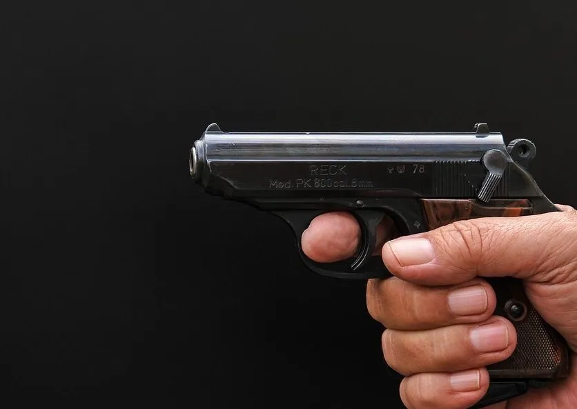 Arma-pistola-disparo