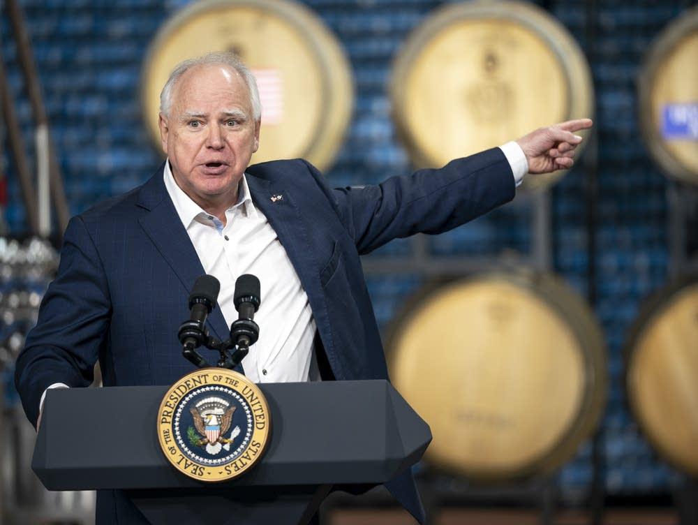 12d32f-20240125-biden305-1000