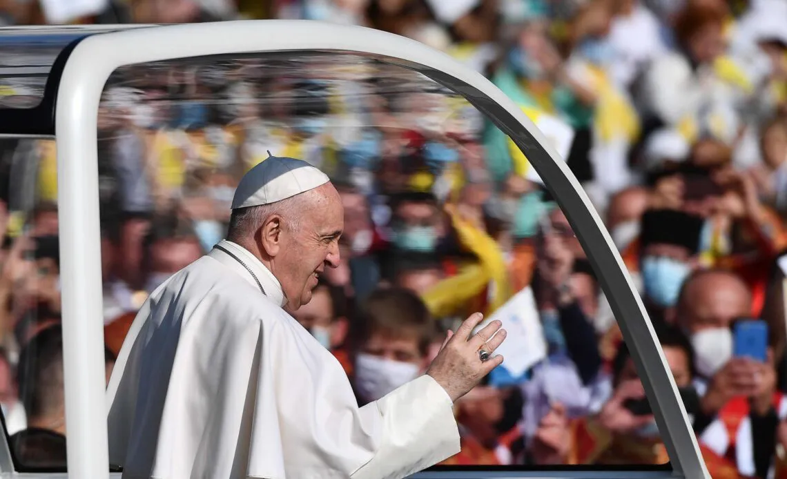 El-Papamovil-1140x694