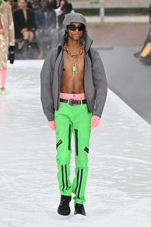 model-walks-the-runway-during-the-givenchy-menswear-spring-news-photo-1655976763