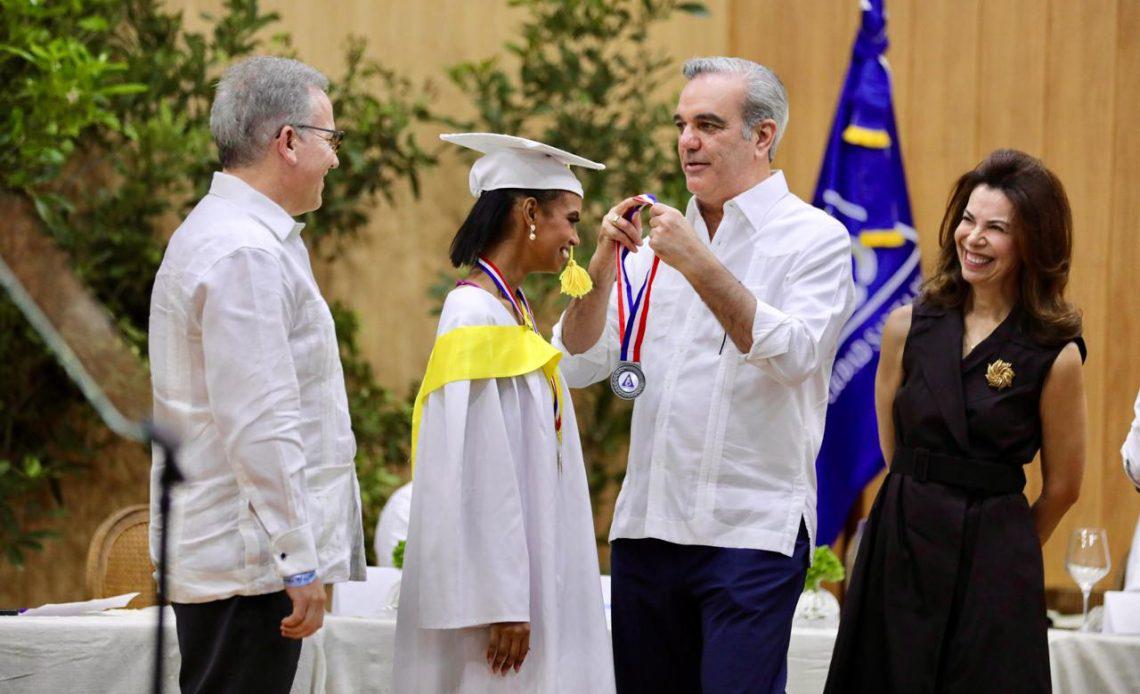 Abinader-gradua-1140x694