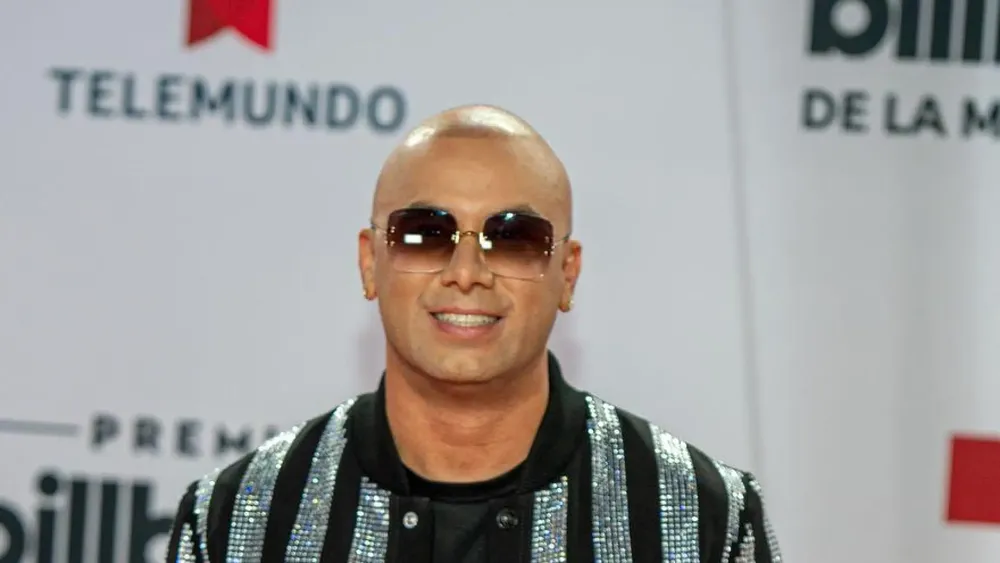 mi-nina-primer-sencillo-del-nuevo-disco-de-wisin-lidera-listas-billboard.r_d.413-322