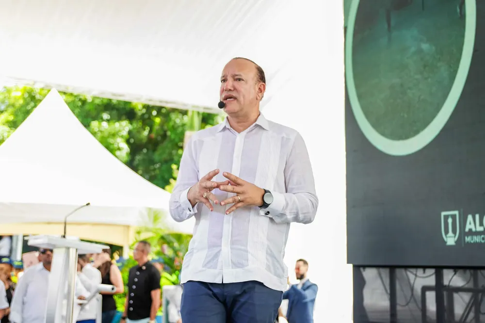 Ulises-Rodriguez-expone-cambios-de-una-gestion-que-transforma-a-Santiago-1_5-scaled