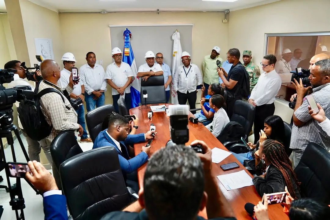 El Dr. Rafael A. Burgos Gómez, director general de @dgbnrdo y honorífico de @cea_rd, encabezó ju (2)