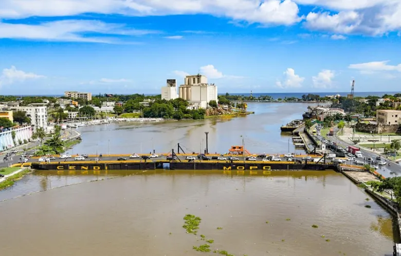 Cierre-temporal-del-Puente-Flotante-este-sabado-7-para-dar-paso-a-una-embarcacion-780x498