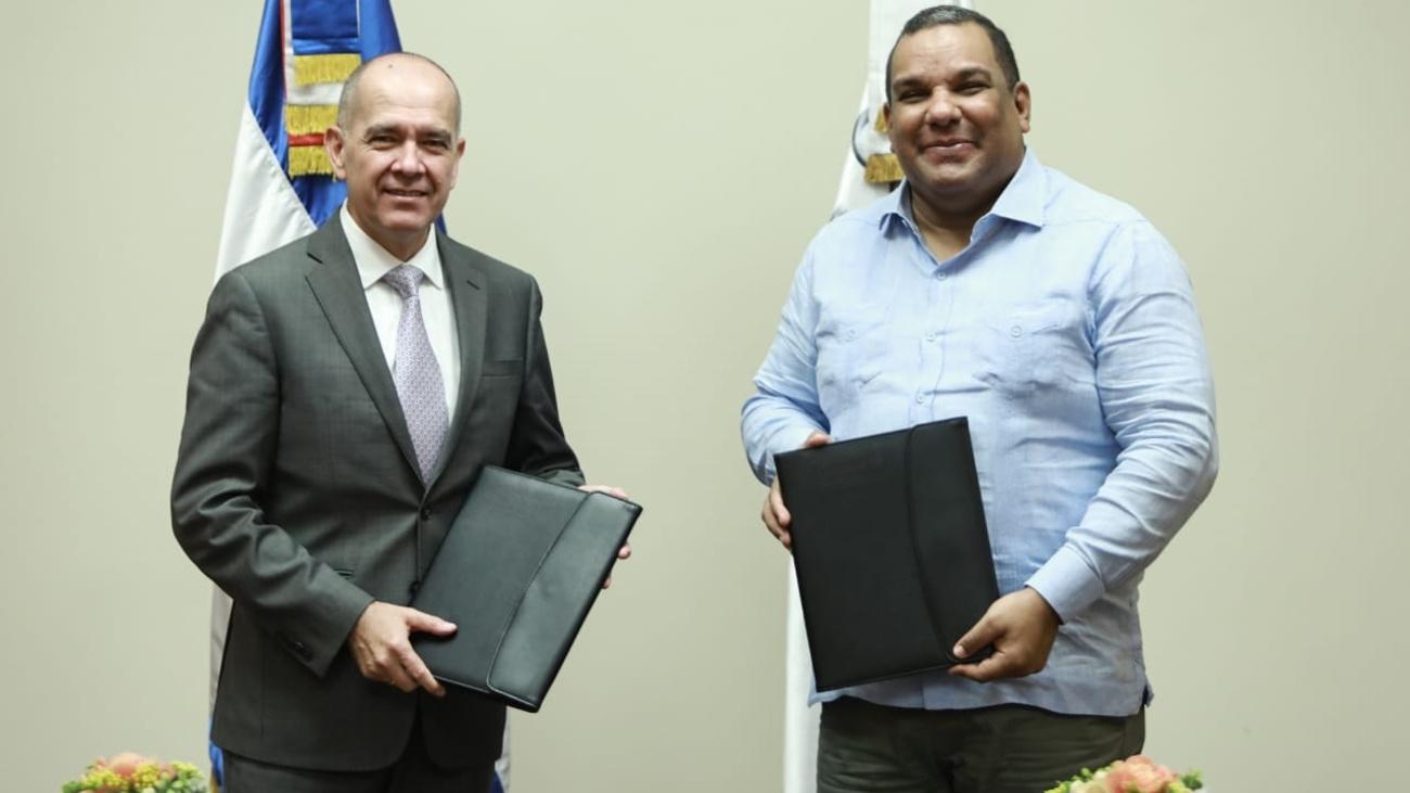 CNE FIRMA CANOA (1)