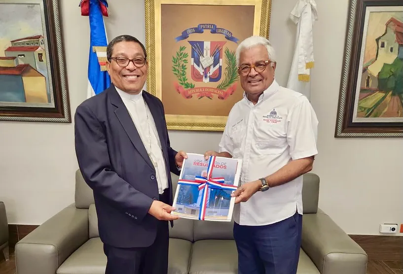 🙏 Nuestro director de @dgbnrdo y @cea_rd, Dr. Rafael A. Burgos Gómez, recibió en su despacho al