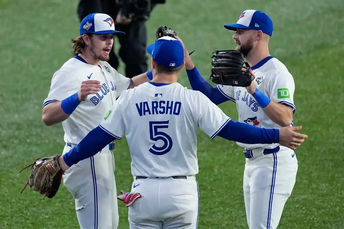 Toronto-revive-la-magia-Kirk-y-Barger-hacen-historia-en-la-Serie-Mundial