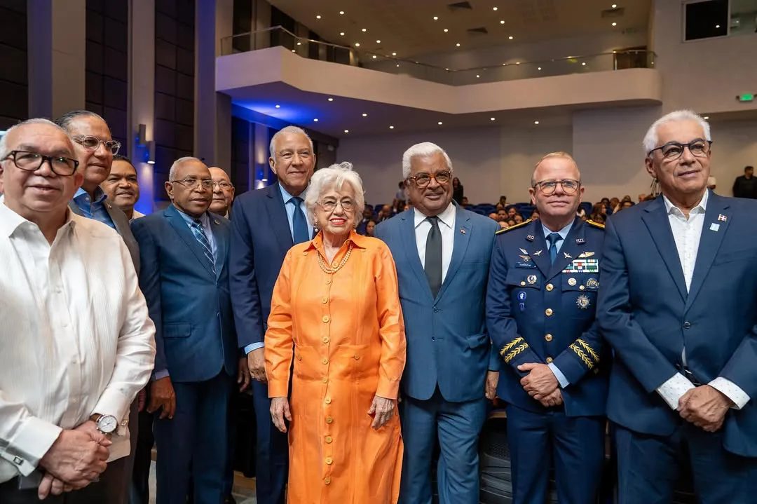 Compromiso con la Transparencia y la Integridad   El Dr. Rafael Burgos Gómez, Director General de Bienes Nacionales y Honorífico del CEA, participó en #TUSDATOS, un evento organizado por la Dirección Genera (4)